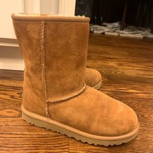 Ugg Girls size 4 chestnut classic boot